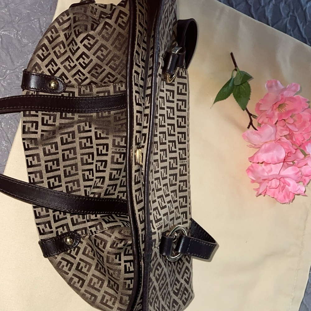 Preloved Fendi should bag great condition has some light scuffs on one corner.. - Picture 14 of 17